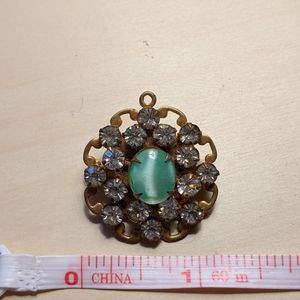 Vintage pin/pendant